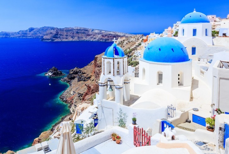 FIVE REASONS TO VISIT SANTORINI